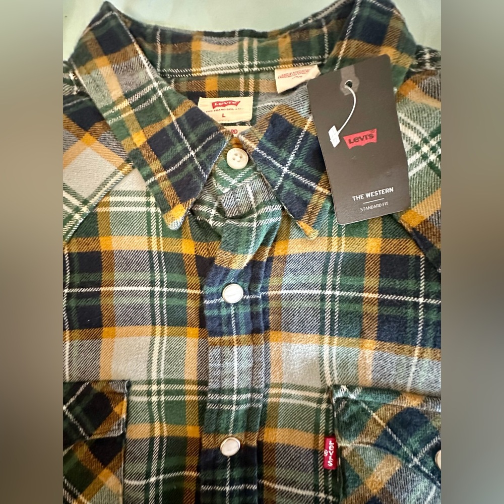 Levi's Classic Western Standard Fit Men's Plaid Button-Down Shirt